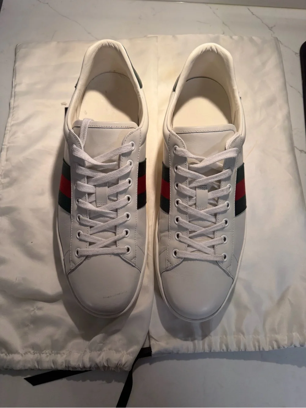 Gucci White Leather Low-Top Sneakers with Green & Red Web Stripe